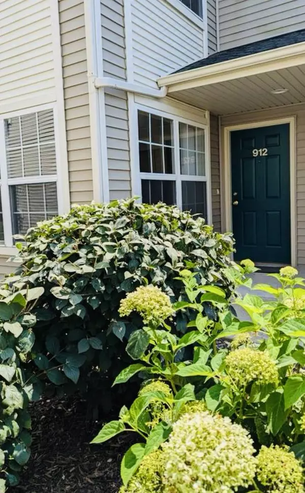 912 Penny LN #912, Sycamore, IL 60178