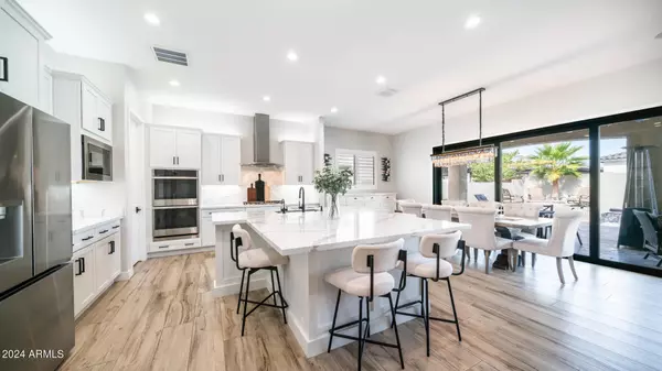 10714 E THORNTON Avenue, Mesa, AZ 85212