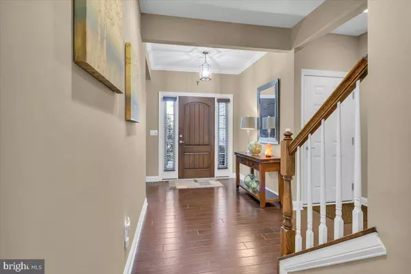 2 LEONARDO LN, West Berlin, NJ 08091