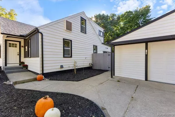 2349 ELLERY Avenue, Waterford, MI 48327