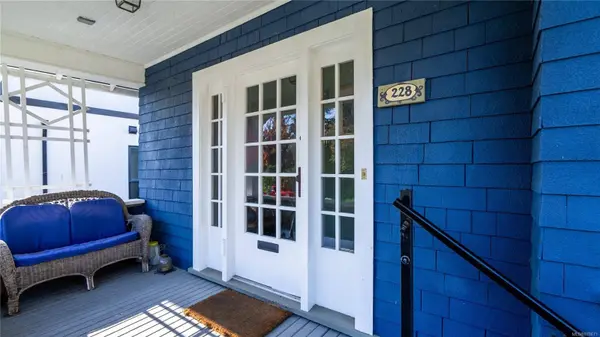 228 Irving Rd, Victoria, BC V8S 3Z9