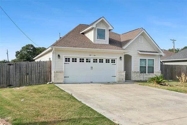 1320 Avenue N, Nederland, TX 77627