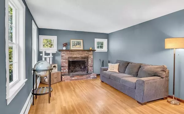 100 Gotham Hill Dr, Marshfield, MA 02050