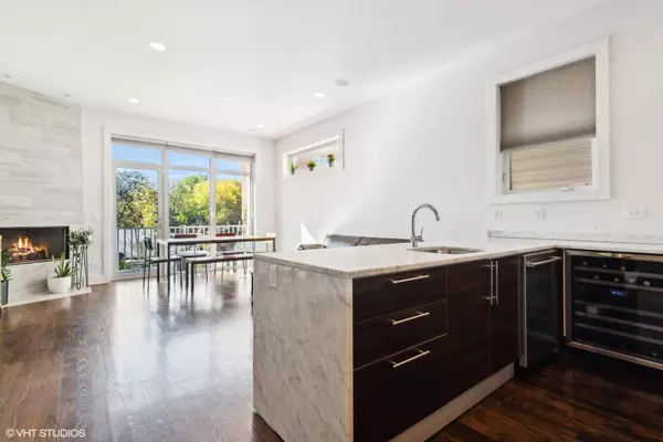 1432 W Chestnut Street #1, Chicago, IL 60642