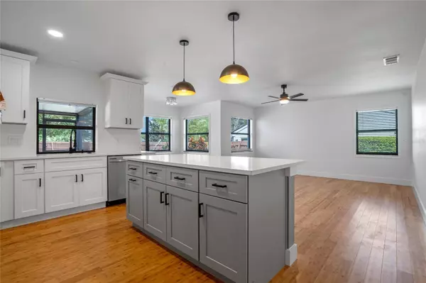 7461 SPARKLING LAKE RD, Orlando, FL 32819