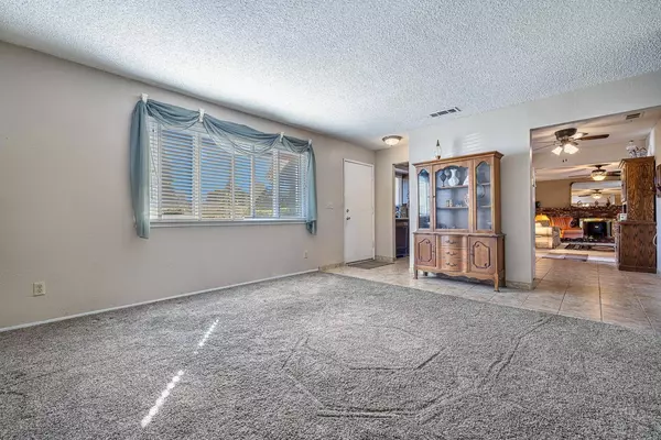 1711 Hampton Avenue, Clovis, CA 93611