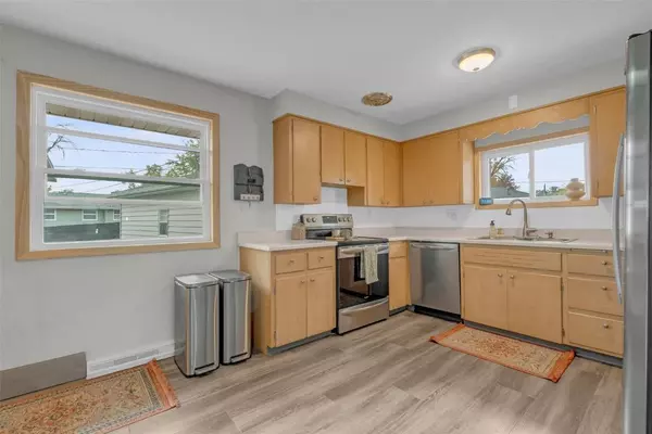 425 26th ST NW, Cedar Rapids, IA 52405