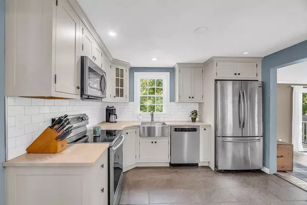 100 Gotham Hill Dr, Marshfield, MA 02050