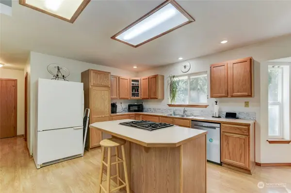 7129 Johnson Point RD NE, Olympia, WA 98506