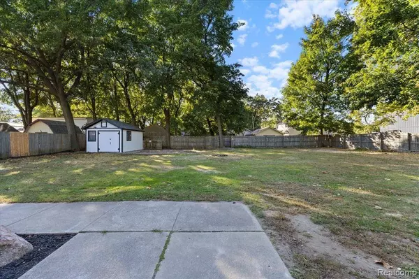 2349 ELLERY Avenue, Waterford, MI 48327