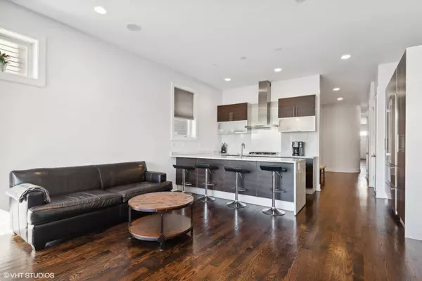 1432 W Chestnut Street #1, Chicago, IL 60642