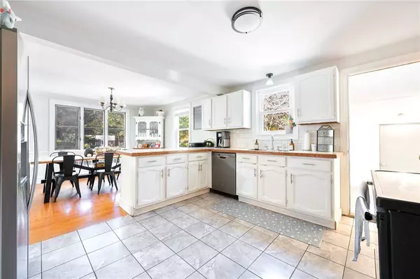 99 Pole Bridge RD, Scituate, RI 02857