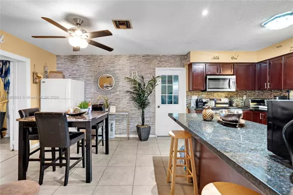 6101 NW 18th Ct, Sunrise, FL 33313