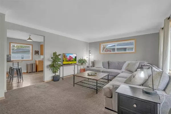 425 26th ST NW, Cedar Rapids, IA 52405