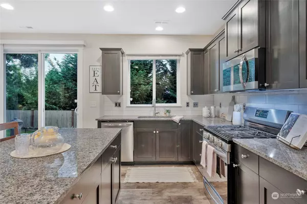 1022 32nd ST NW, Puyallup, WA 98371