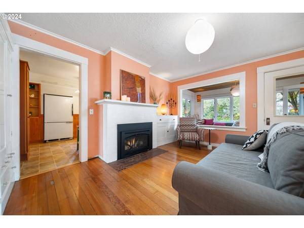 6911 SW 3RD AVE, Portland, OR 97219