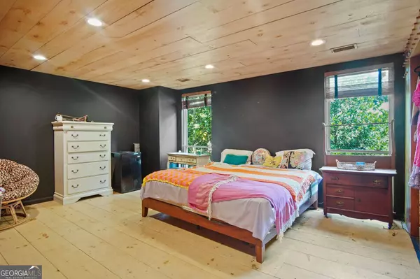 1009 Riverbend Club DR SE, Atlanta, GA 30339