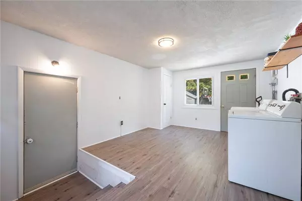 99 Pole Bridge RD, Scituate, RI 02857