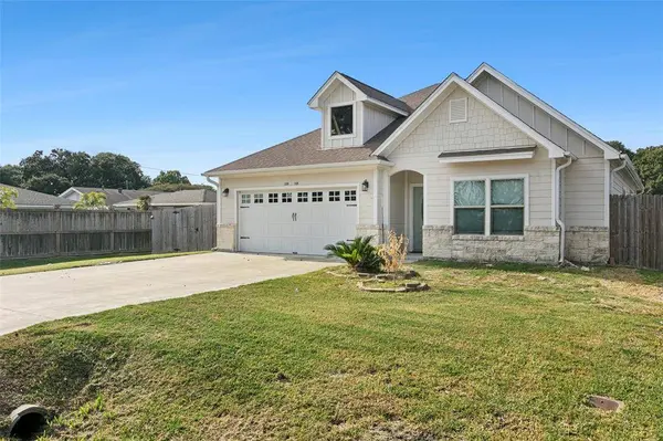 1320 Avenue N, Nederland, TX 77627