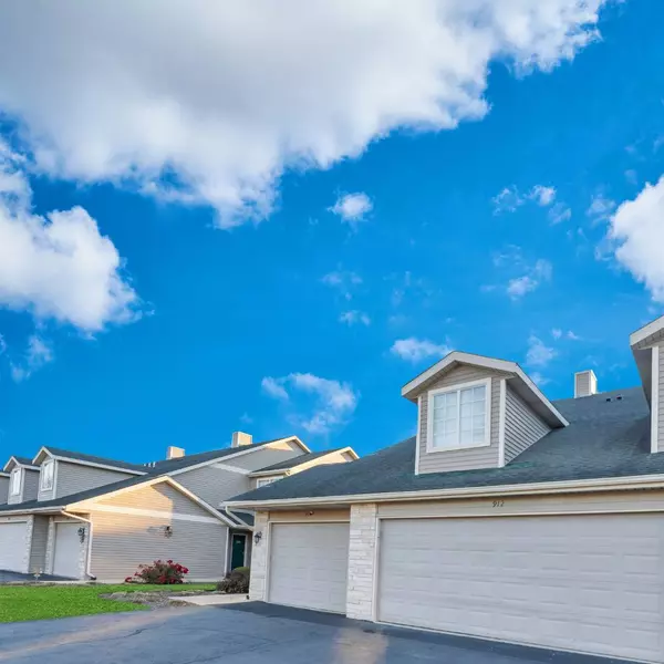 912 Penny LN #912, Sycamore, IL 60178