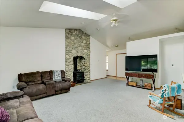 7129 Johnson Point RD NE, Olympia, WA 98506