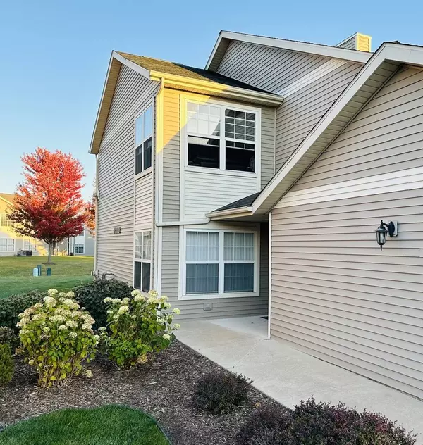 912 Penny LN #912, Sycamore, IL 60178