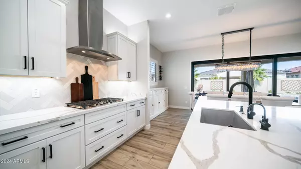 10714 E THORNTON Avenue, Mesa, AZ 85212