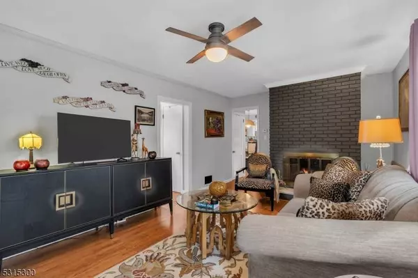 8 Madison Trl, Hopatcong Boro, NJ 07843