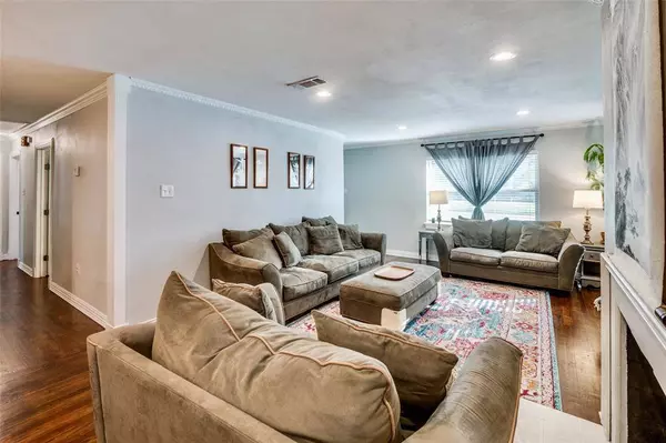 109 Oram Street, Arlington, TX 76010