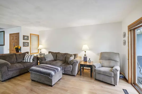 321 Castle Oaks Crossing, Waunakee, WI 53597