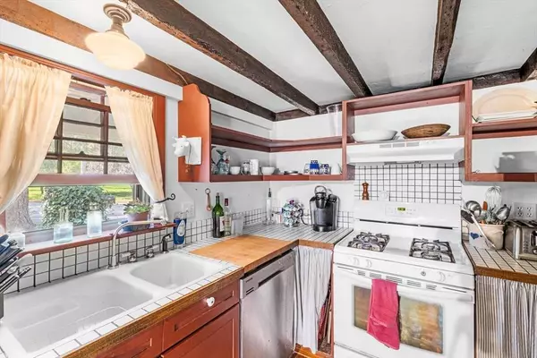 1 Summer St, Rehoboth, MA 02769