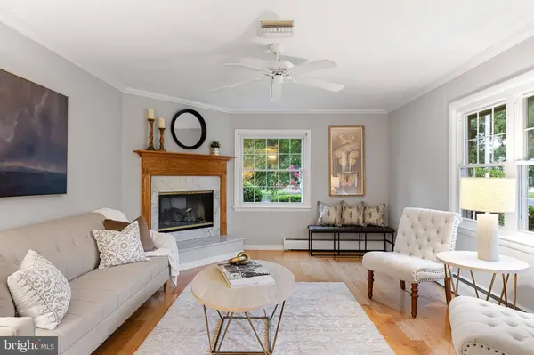 101 CARRIAGE HOUSE, Riverton, NJ 08077