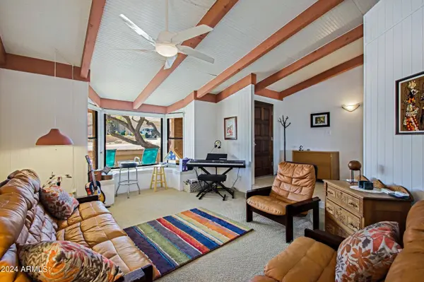 2622 E ACOMA Drive, Phoenix, AZ 85032