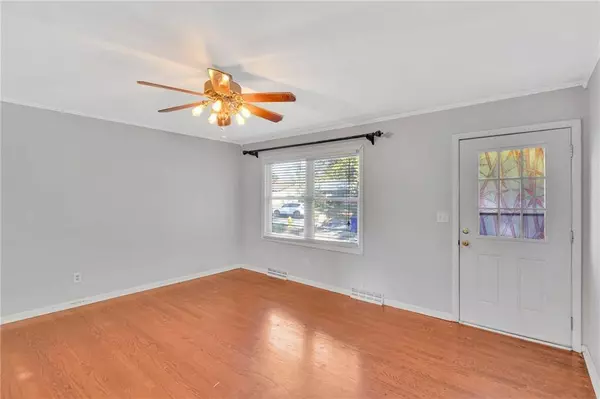 869 S Sheridan CIR, Olathe, KS 66061