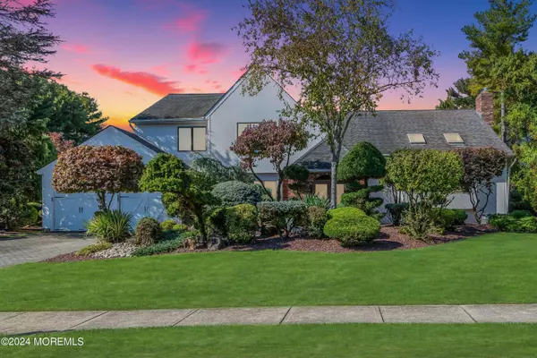 2 Teal Court, Marlboro, NJ 07746