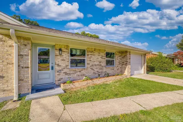 3312 Rothschild Dr, Pensacola, FL 32503