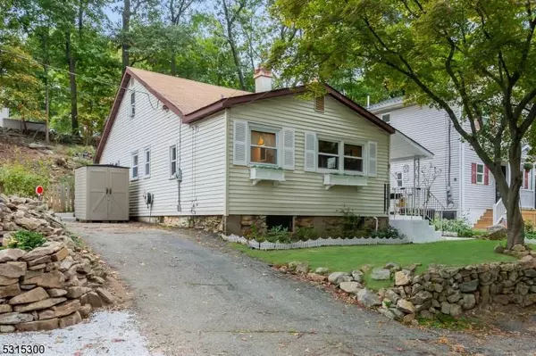 8 Madison Trl, Hopatcong Boro, NJ 07843