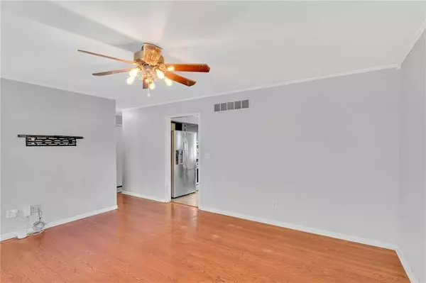 869 S Sheridan CIR, Olathe, KS 66061