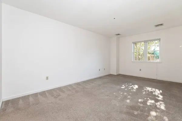 148 Main St #B134, North Andover, MA 01845