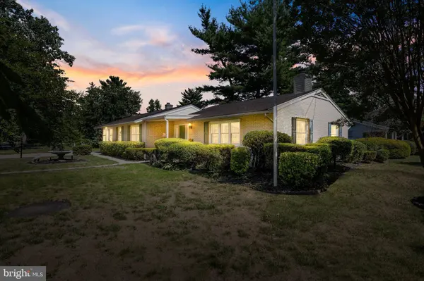 101 CARRIAGE HOUSE, Riverton, NJ 08077