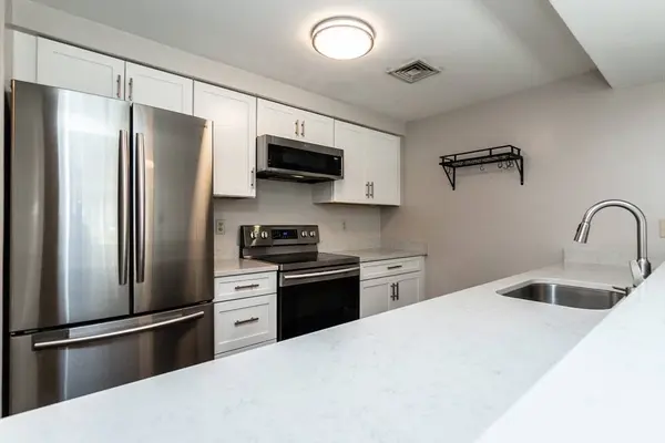 148 Main St #B134, North Andover, MA 01845