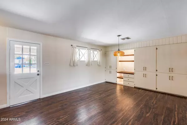 6902 E BELLEVIEW Street, Scottsdale, AZ 85257