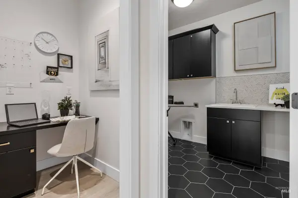 10662 SW Tinder St, Star, ID 83669