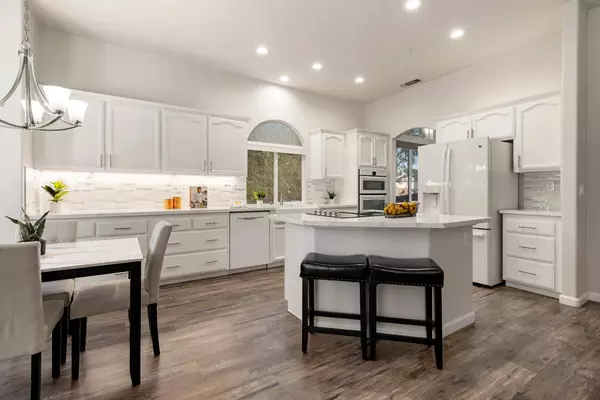 4904 Moonshadow CT, Rocklin, CA 95677