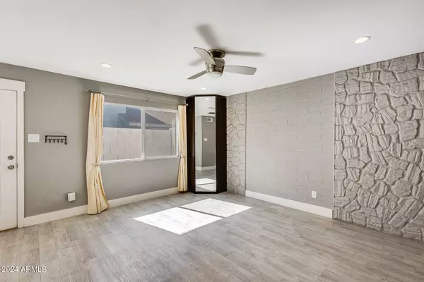 1045 N GRANITE REEF Road, Scottsdale, AZ 85257