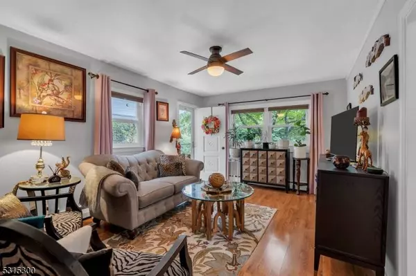 8 Madison Trl, Hopatcong Boro, NJ 07843