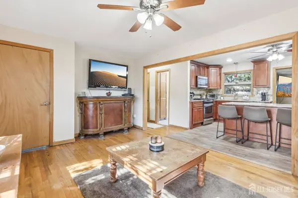 58 Forrest ST, Iselin, NJ 08830