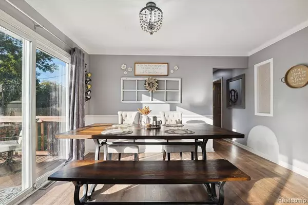 4179 MIDLAND Road E, Waterford, MI 48329