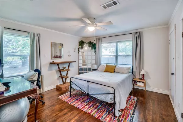 109 Oram Street, Arlington, TX 76010