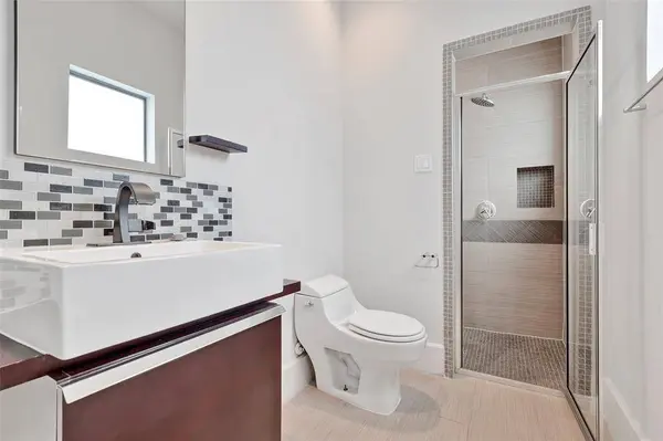 941 W 21st ST #B, Houston, TX 77008